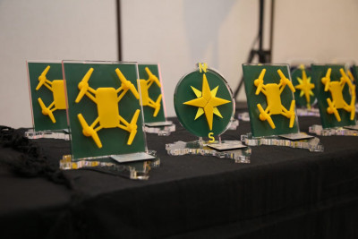 trofeus do premio mundogeo e droneshow 2019